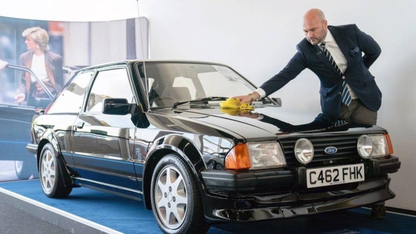 Silverstone Auctions' classic car specialist Arwel Richards polishes the 1985 Ford Escort RS Turb. — courtesy PA