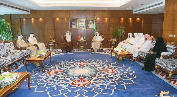 Minister of Islamic Affairs, Call and Guidance Sheikh Dr. Abdullatif Bin Abdulaziz Al Al-Sheikh met in Riyadh on Sunday with Bahrain’s Minister of Justice, Islamic Affairs and Endowments Nawaf Bin Mohammed Al Maawda.
