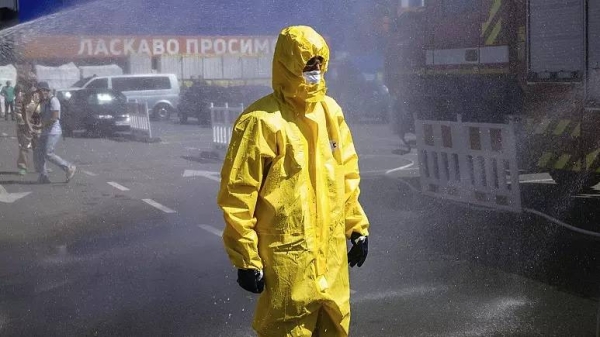 A Ukrainian Emergency Ministry rescuer attends an exercise in Zaporizhzhia on 17 August, 2022.
