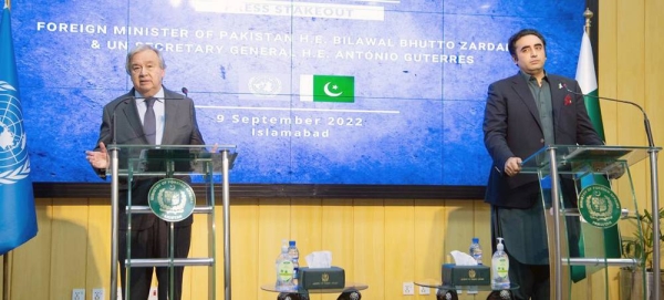 Secretary-General António Guterres (left) and Foreign Minister Bilawal Bhutto Zardari of Pakistan hold a joint press conference. — courtesy UN Photo/Eskinder Debebe