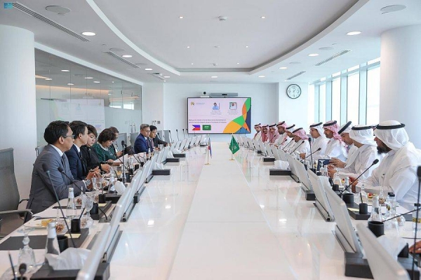 Minister of Human Resources and Social Development (MHRSD) Eng. Ahmed Bin Sulaiman Al-Rajhi met on Saturday with the Philippine Migrant Workers Minister Susan Ople at the ministry' headquarter in Riyadh.