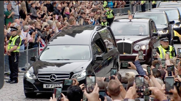 The Queen's coffin arriving in Edinburgh