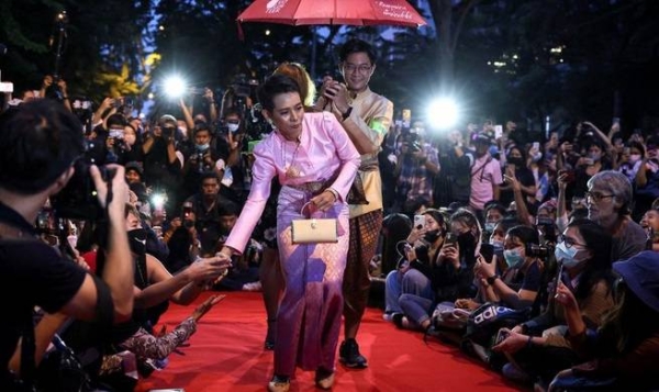Thai activist Jatuporn Saeoueng, dressed in pink silk, allegedly defamed the Queen at this protest in 2020.