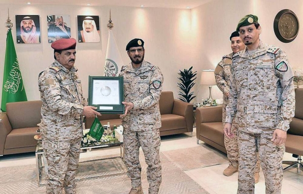 Commander of the Joint Forces and Deputy Chief of the General Staff Gen. Mutlaq Bin Salim Al-Azima receives Yemeni Minister of Defense Lt. Gen. Mohsen Bin Muhammad Al-Daari in Riyadh on Wednesday.