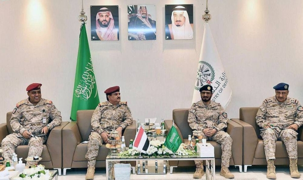 Commander of the Joint Forces and Deputy Chief of the General Staff Gen. Mutlaq Bin Salim Al-Azima receives Yemeni Minister of Defense Lt. Gen. Mohsen Bin Muhammad Al-Daari in Riyadh on Wednesday.