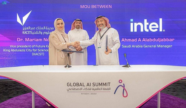 The agreement was signed by Intel Director General Ahmad Al-Abd Al-Jabbar and KACST Vice President for Future Economics Sector Dr. Mariam Nouh.