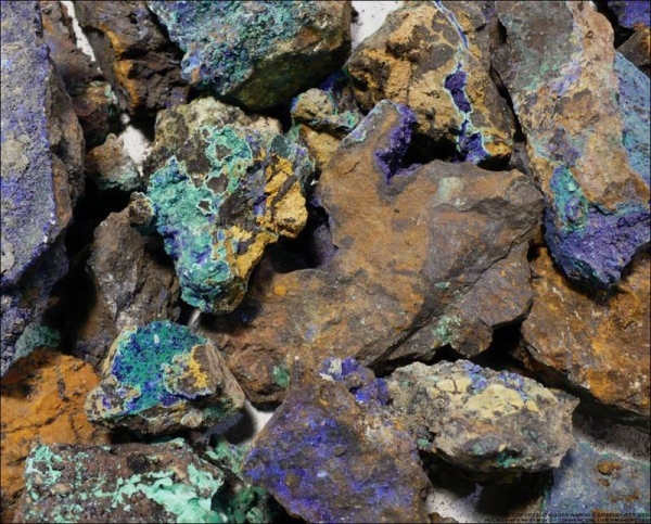 The Saudi Geological Survey (SGS) announced the discovery of new sites for gold and copper ore deposits in the Madinah region.