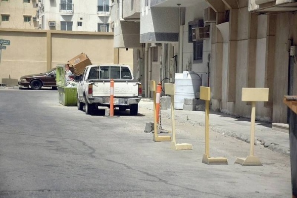 SR3000 in fine will be slapped on those who put up cones or barriers in public streets in front of their residential buildings, it was disclosed by the Jeddah Mayoralty. 