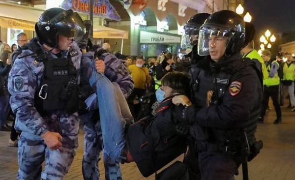 Several arrests were made at Moscow anti-war rally.
