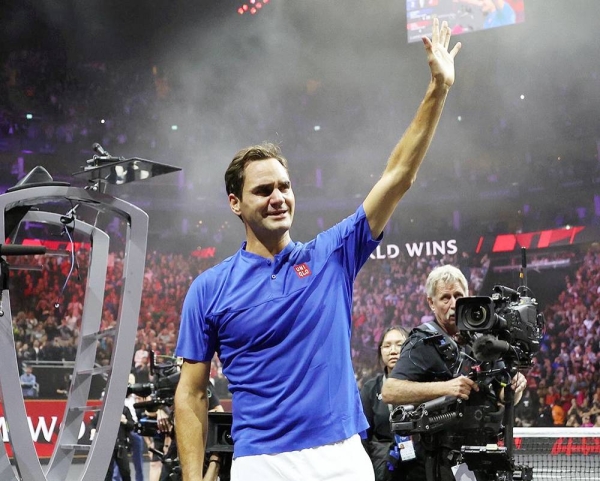 Roger Federer says goodbye in a Laver Cup doubles match, London on Friday.