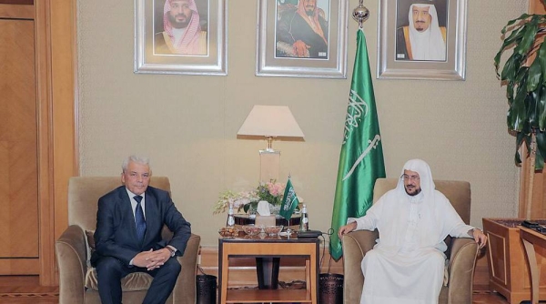 Minister of Islamic Affairs, Call and Guidance Sheikh Dr. Abdullatif Bin Abdulaziz Al-Sheikh Friday met with Chief Scholars and Mufti of North Macedonia Shaker Fattaho in Cairo on the sidelines of the 33rd International Conference of the Supreme Council for Islamic Affairs.
