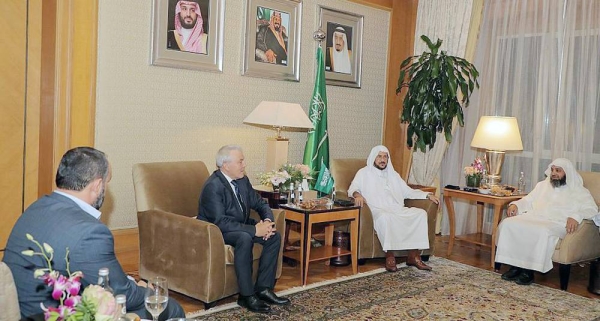 Minister of Islamic Affairs, Call and Guidance Sheikh Dr. Abdullatif Bin Abdulaziz Al-Sheikh Friday met with Chief Scholars and Mufti of North Macedonia Shaker Fattaho in Cairo on the sidelines of the 33rd International Conference of the Supreme Council for Islamic Affairs.