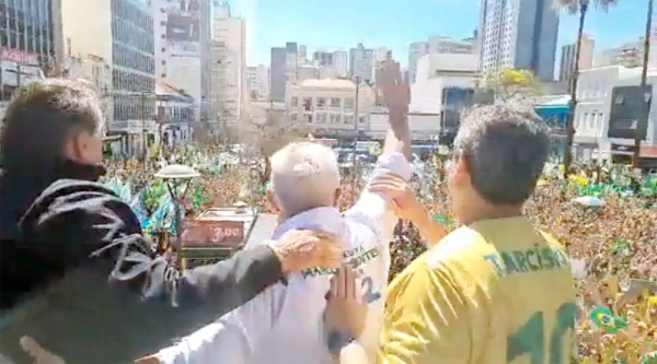 President Jair Bolsonaro (right) and his main rival, Luiz Inácio Lula da Silva (left) are both confident of victory.