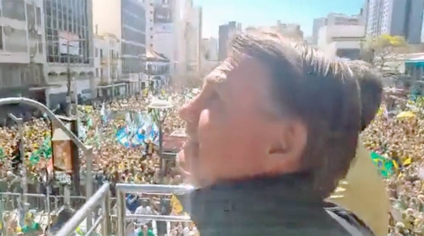 President Jair Bolsonaro (right) and his main rival, Luiz Inácio Lula da Silva (left) are both confident of victory.