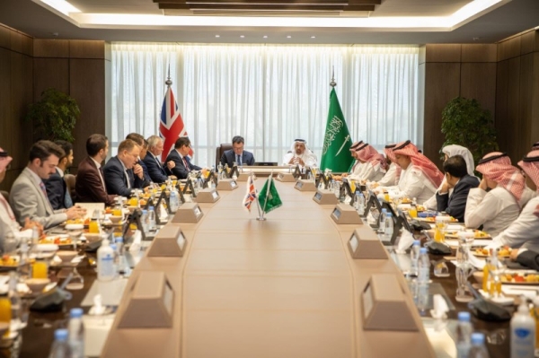 Senior Saudi and UK delegations, headed by Minister of Investment Khalid Al-Falih and Lord Mayor of the City of London Alderman Vincent Keaveny, during their meeting in Riyadh. 

