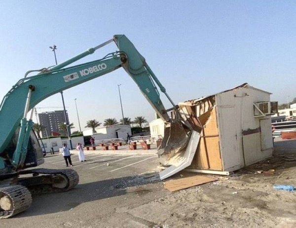 Jeddah Mayoralty starts razing Andalus Marina in the southern Obhur Corniche in order to convert it into a public park 