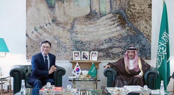 Vice Foreign Minister Eng. Waleed Bin Abdulkarim Al-Khuraiji received the written messages frpm South Kprean Ambassador Park Joon-yong at the ministry's headquarters Monday.
