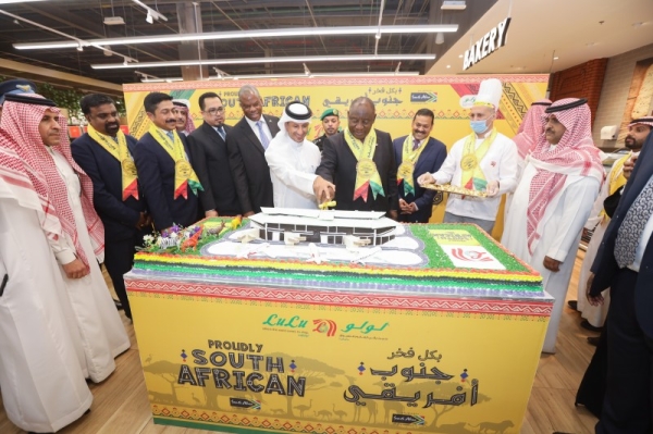 South African President Cyril Ramaphosa inaugurating the ‘Proudly South African’ food festival at the LuLu Hypermarket in Al Rawabi, Jeddah yesterday. Also present were the Saudi Tourism Minister and a delegation of four S. African and senior LuLu officials led by Shehim Mohammed, Director, LuLu Saudi Hypermarkets.