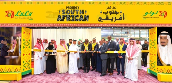 South African President Cyril Ramaphosa inaugurating the ‘Proudly South African’ food festival at the LuLu Hypermarket in Al Rawabi, Jeddah yesterday. Also present were the Saudi Tourism Minister and a delegation of four S. African and senior LuLu officials led by Shehim Mohammed, Director, LuLu Saudi Hypermarkets.
