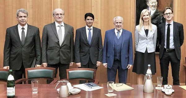 Advisor at the Royal Court and Supervisor General of KSrelief Dr. Abdullah Bin Abdulaziz Al Rabeeah signs the agreements with WHO Director General Tedros Adhanom and UNICEF Executive Director Catherine Russell.