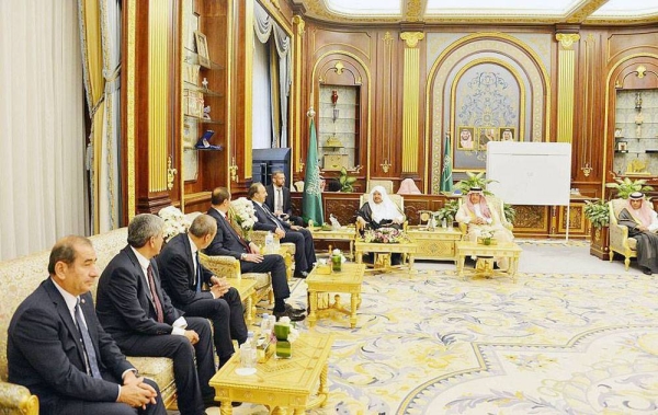 Shoura Council Speaker Sheikh Dr. Abdullah Bin Mohammed Bin Ibrahim Al-Sheikh, at the council's headquarters in Riyadh Tuesday, received a delegation from the Turkish-Saudi Parliamentary Friendship Committee at the Grand National Assembly of Türkiye, chaired by MP Khalil Ozcan.