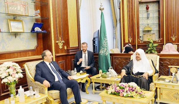 Shoura Council Speaker Sheikh Dr. Abdullah Bin Mohammed Bin Ibrahim Al-Sheikh, at the council's headquarters in Riyadh Tuesday, received a delegation from the Turkish-Saudi Parliamentary Friendship Committee at the Grand National Assembly of Türkiye, chaired by MP Khalil Ozcan.