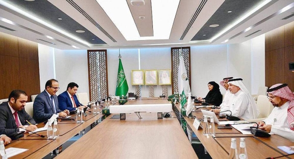 Advisor at the Royal Court and Supervisor General of KSrelief Dr. Abdullah Bin Abdulaziz Al Rabeeah Tuesday in Riyadh met with Yemeni Minister of Public Health and Population Dr. Qasim Mohammed Bahibh.
