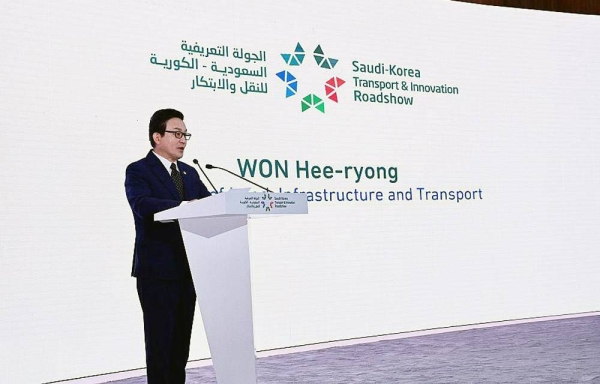 Minister of Transport and Logistic Services Eng. Saleh Bin Nasser Al-Jasser met with South Korea’s Minister of Land, Infrastructure and Transport Won Hee-ryong and his accompanying delegation in Riyadh Sunday.