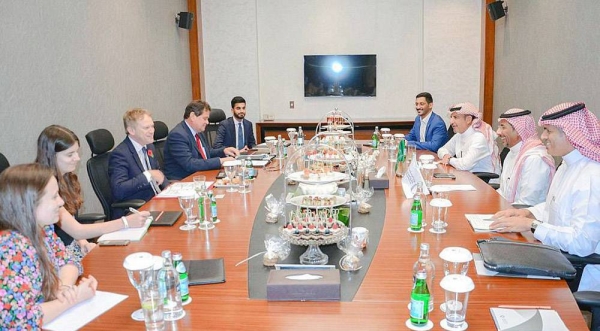 Minister of Industry and Mineral Resources Bandar Bin Ibrahim Al-Khorayef met with the British Secretary of State for Business, Energy and Industrial Strategy Grant Shapps on the sidelines of the Saudi Green Initiative forum in Sharm El-Sheikh, Egypt.
