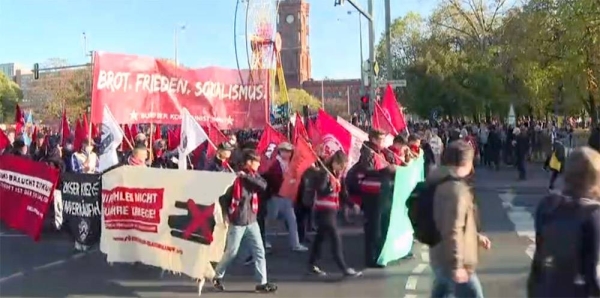 Thousands of people demonstrated in central Berlin on Saturday, calling for food prices to be controlled and for the rich to be taxed.
