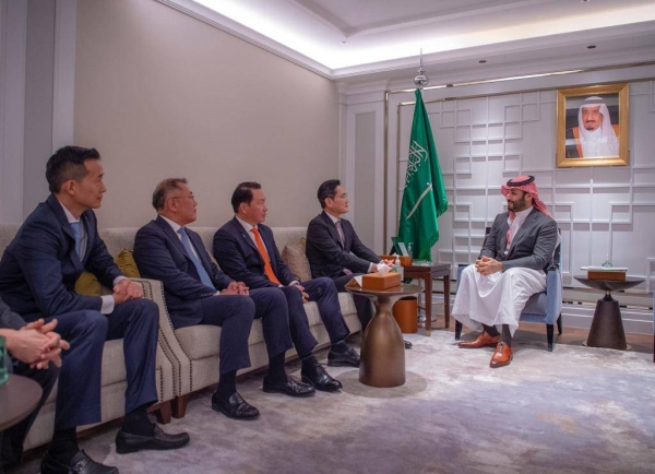 Crown Prince and Prime Minister Mohammed bin Salman met with South Korean business leaders in Seoul on Thursday to discuss business cooperation.