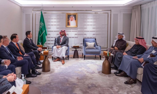 Crown Prince and Prime Minister Mohammed bin Salman met with South Korean business leaders in Seoul on Thursday to discuss business cooperation.