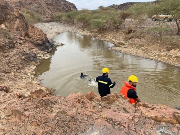 The Civil Defense Directorate in Madinah region stated that its teams in Khaybar had attended the case of a child who drowned in a pool of water caused by rainfall in Wadi Al-Ghars.