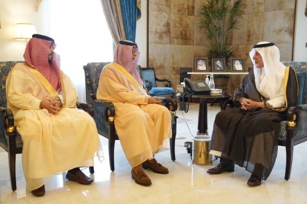 Prince Khaled Al-Faisal, emir of Makkah and adviser to Custodian of the Two Holy Mosques, received Sheikh Abdullah Saleh Kamel, chairman of the Board of Directors of the Makkah Chamber of Commerce and Industry (MCCI), and members of the board at the emirate’s headquarters here on Monday.