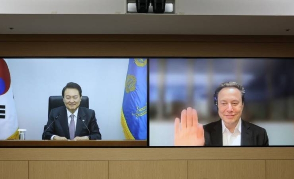 President Yoon Suk-yeol asked Tesla CEO Elon Musk to build an electric vehicle plant in South Korea during a virtual meeting with the billionaire entrepreneur on Wednesday.