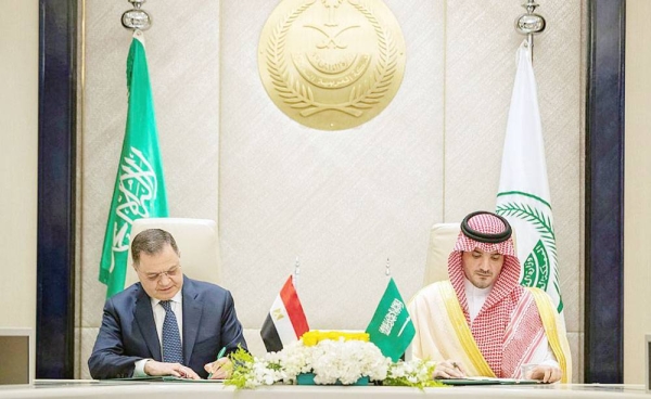 Minister of Interior Prince Abdulaziz Bin Saud Bin Naif held in Riyadh on Sunday a session of official talks with Minister of Interior of the Egypt Maj. Gen.Mahmoud Tawfiq.