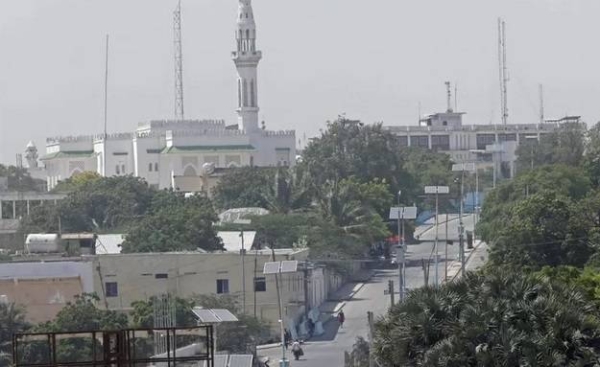 A deserted street in front of the presidential palace in Mogadishu.