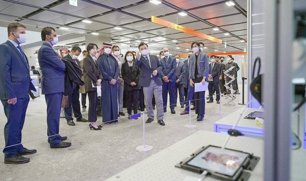 Minister of Municipal, Rural Affairs and Housing Majid Al-Hogail, and his accompanying delegation, visited the headquarters of NAVER Company in Seoul on Wednesday.

