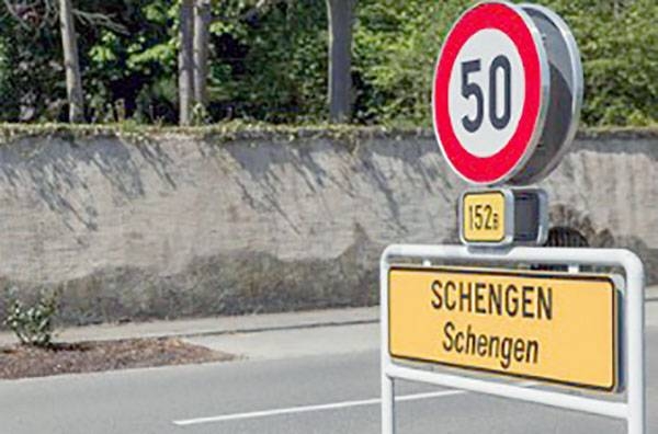 Austria and the Netherlands continue to have concerns about the admission of Romania and Bulgaria to the passport-free Schengen Area.