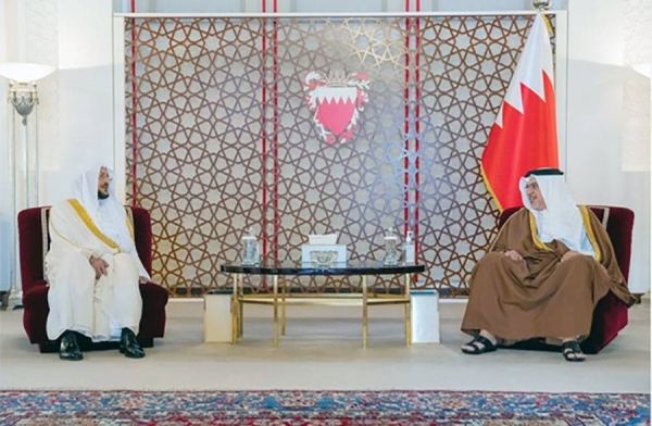 Prince Salman Bin Hamad Al Khalifa, Crown Prince and Prime Minister of Bahrain, received Minister of Islamic Affairs, Call and Guidance Sheikh Dr. Abdullatif Bin Abdulaziz Al Sheikh Thursday at Riffa Palace in Manama.