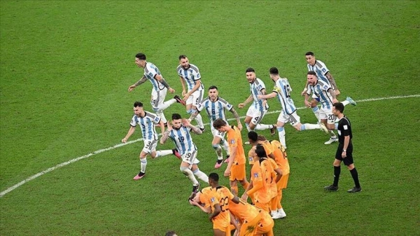 After Argentina passed the tour, some Argentine players shouted and chanted while looking at Dutch players, which increased the tensions. Many cards were shown in this episode.