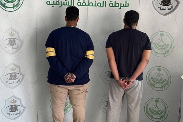 The two suspects arrested in Qatif for attempted murder and robbery.