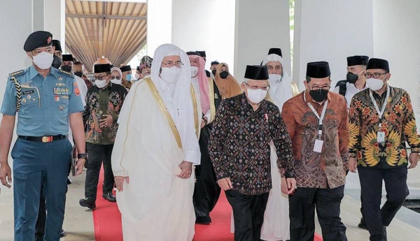 
Minister of Islamic Affairs, Call and Guidance Sheikh Dr. Abdul Latif Bin Abdulaziz Al-Sheikh inaugurated Friday the ASEAN Conference entitled the Best Nation 