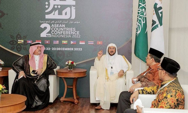 Minister of Islamic Affairs, Call and Guidance Sheikh Dr. Abdul Latif Bin Abdulaziz Al-Sheikh met with Deputy Minister of Religious Affairs of the Republic of Indonesia Dr. Zain Al-Tawhid Saeed, in Bali, with Saudi Arabia’s Ambassador Issam Abed Al-Thaqafi attending.
