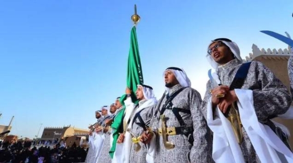 At least 25 Saudis are required for a band that perform the folkloric Ardha dance while wearing the formal dress, according to the rules formulated by the National Center for Saudi Ardha.
