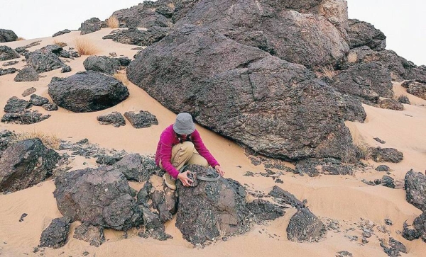 The ‘Heart of Arabia’ expedition team, led by British explorer Mark Evans, has uncovered stone hunting axes and other tools that date back to an ancient time.