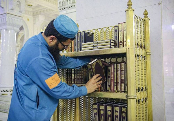 The General Presidency for the Affairs of the Two Holy Mosques has provided the shelves and cabinets inside the Grand Mosque with Holy Qur’an copies to be within reach of the Grand Mosque visitors.