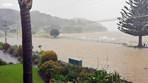 Huge waves and heavy rain as Cyclone Gabrielle lashes New Zealand.