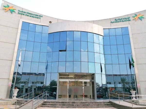 The new employer shall pay the prescribed fee for the transfer of services and bear the costs of housing of the domestic workers during their stay in shelters