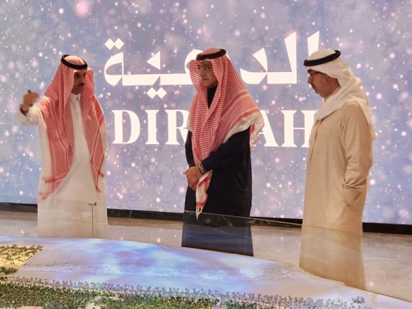 Abdullah Saleh Kamel, chairman of the Board of Directors of Dallah Al Baraka Group, visited the headquarters of the Diriyah Gate Development Authority (DGDA) and met Jerry Inzerillo, Group CEO of the authority, and a number of its senior executives.